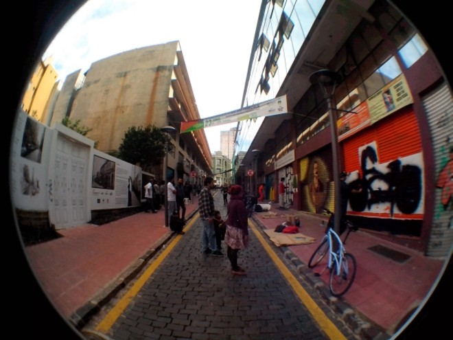 Projeto Arte Urbana transformou as portas de lojas da rua São Francisco em 2013 |