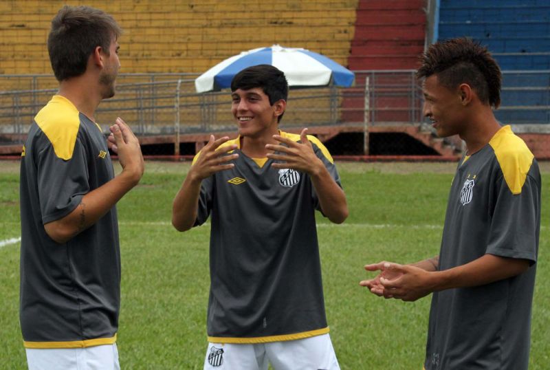 O baixinho Lucas Otávio vai reforçar o Paraná | Vinicius Vieira/Divulgação Santos FC