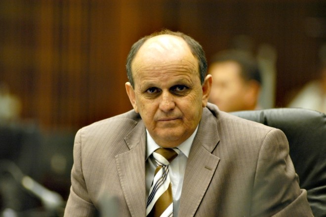 Dr. Batista (PMN):Projeto 194/11 estabelece que o Executivo deve plantar bambu nas faixas de maior perigo de acidentes, curvas e próximo às pontes das rodovias estaduais, sempre que o DER fizer a ampliação ou restauração de estradas. Deputado afirma que a planta tem grande poder de combate à erosão e será um fator importante na recuperação de áreas degradadas nas estradas estaduais |