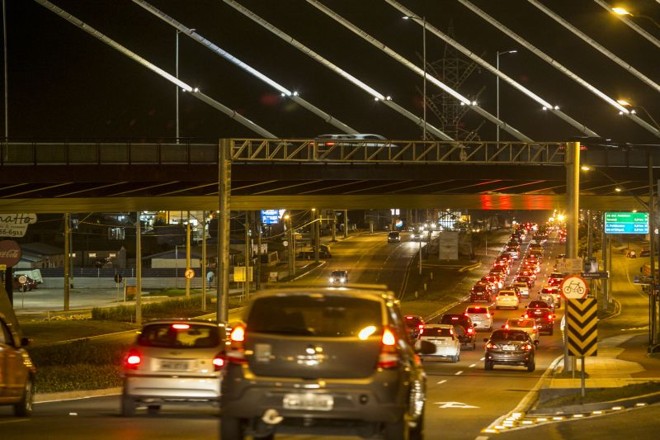Avenida das Torres, em reforma, congestionada ontem. Uma smart city precisa ser referência em mobilidade | Marcelo Andrade/ Gazeta do Povo