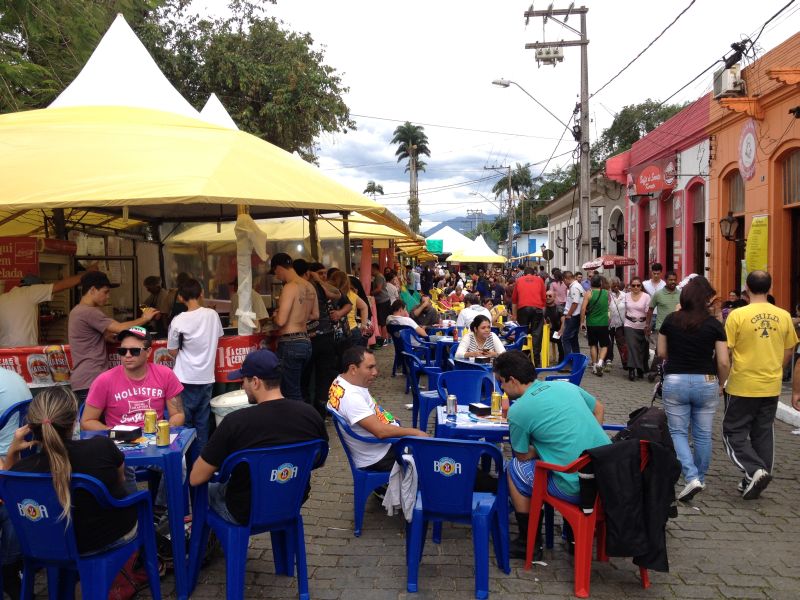 Cerca de 25 mil pessoas passaram pela feira nesta quinta-feira (1º) | Fábio Cherubini/Gazeta do Povo