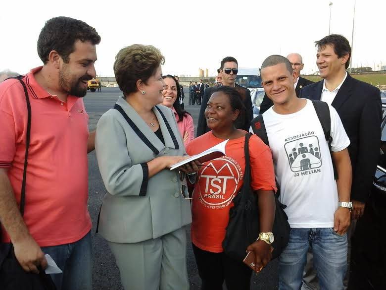 Durante visita ao Itaquerão, a presidente Dilma se encontrou com representantes dos sem-teto | MTST/Divulgação