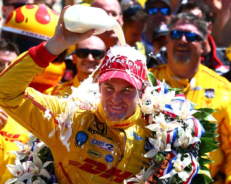 Piloto Ryan Hunter-Reay vence as 500 Milhas de Indianápolis de 2014 | Mark J. Rebilas-USA TODAY Sports