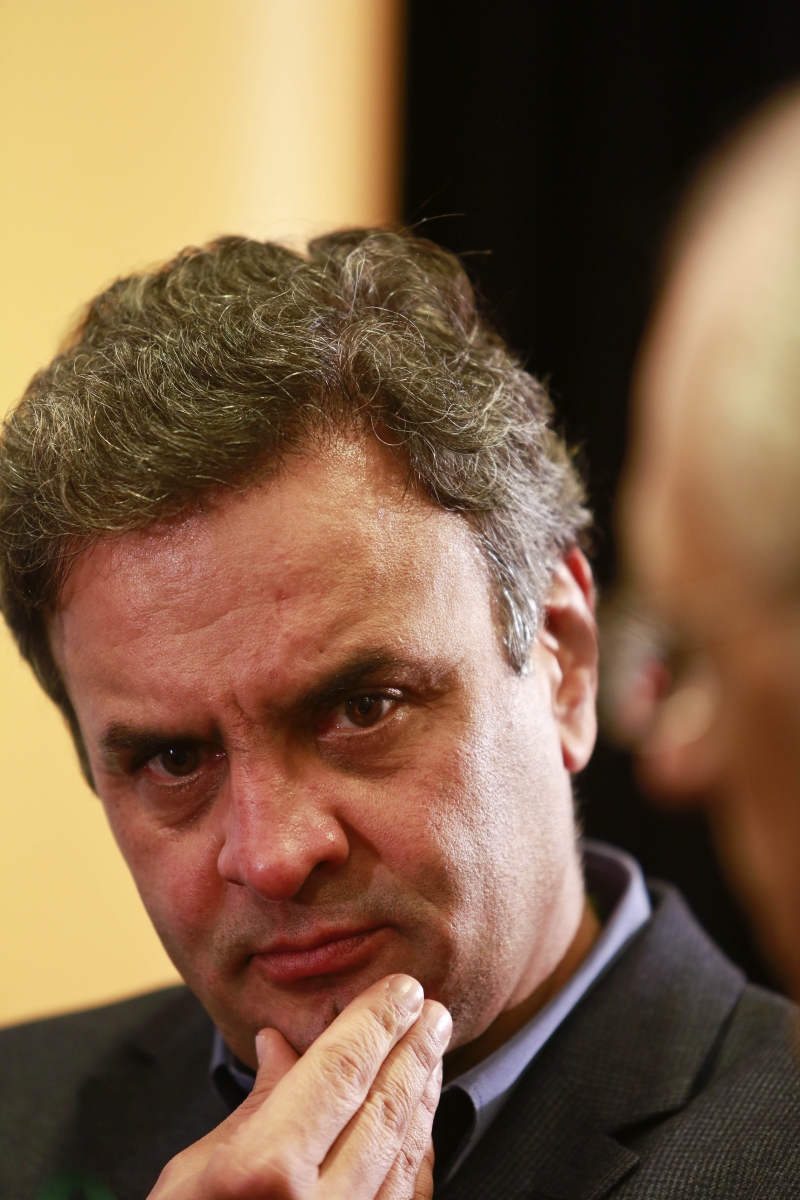 Aécio faz nova versão de documento petista de 2002 | Marcelo Andrade/ Gazeta do Povo