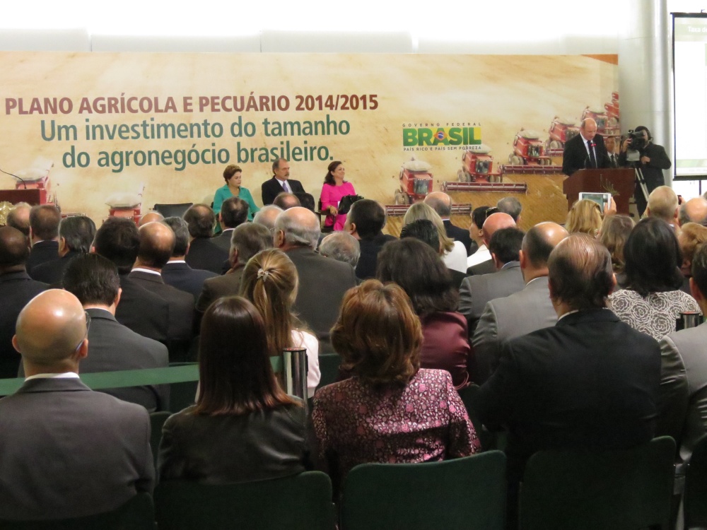 Cerca de 200 pessoas acompanham o lançamento do Plano Safra. | Foto: Josa© Rocher/gazeta Do Povo