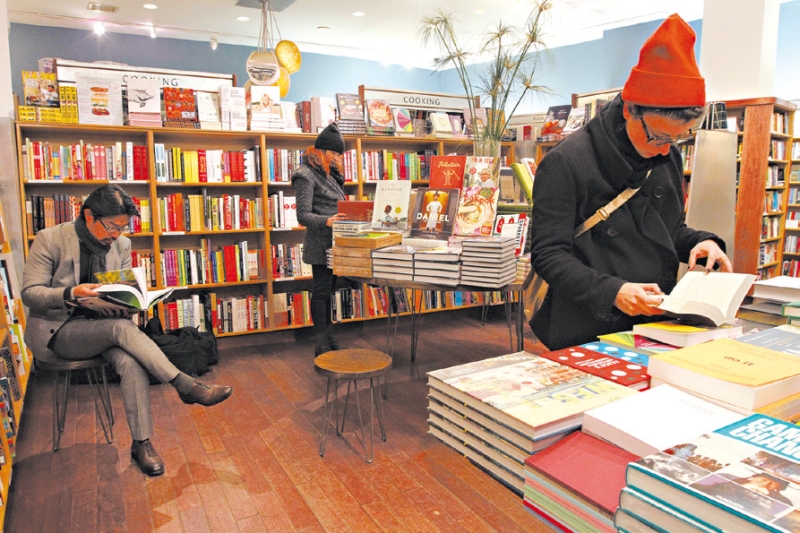 Os aluguéis caríssimos de Manhattan estão forçando a mudança das livrarias. A livraria McNally Jackson em Lower Manhattan | Tina Fineberg/The New York Times