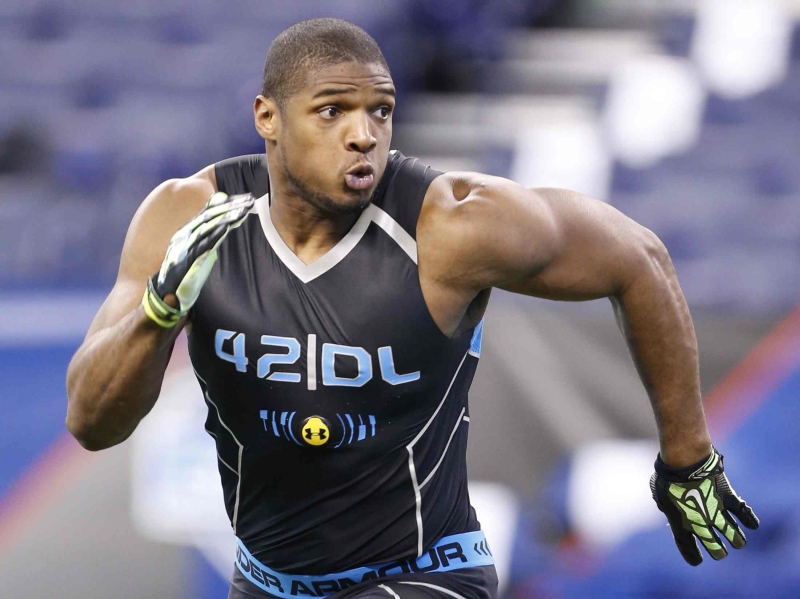Michael Sam foi recfrutado pelo St Loius Rams da NFL | Brian Spurlock / Reuters