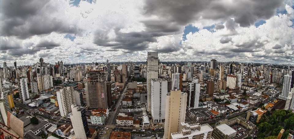Inflação dita valor de imóveis novos Enquanto a inflação no primeiro trimestre ficou em 2,1%, os preços dos imóveis novos na capital subiram 3,4%, em média: unidades compactas e no entorno da região central custam mais | Daniel Castellano/ Gazeta do Povo
