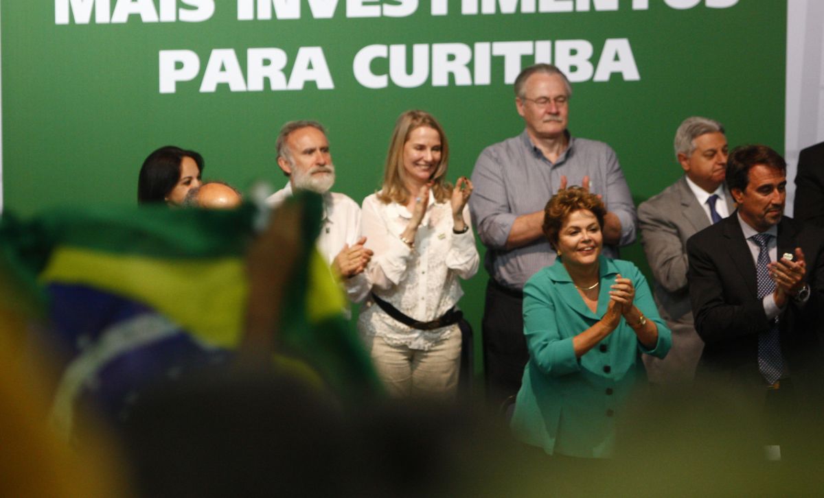 Dilma está em Curitiba para assinar a autorização do edital para a licitação do metrô e visitar a Arena da Baixada | Jonathan Campos / Gazeta do Povo