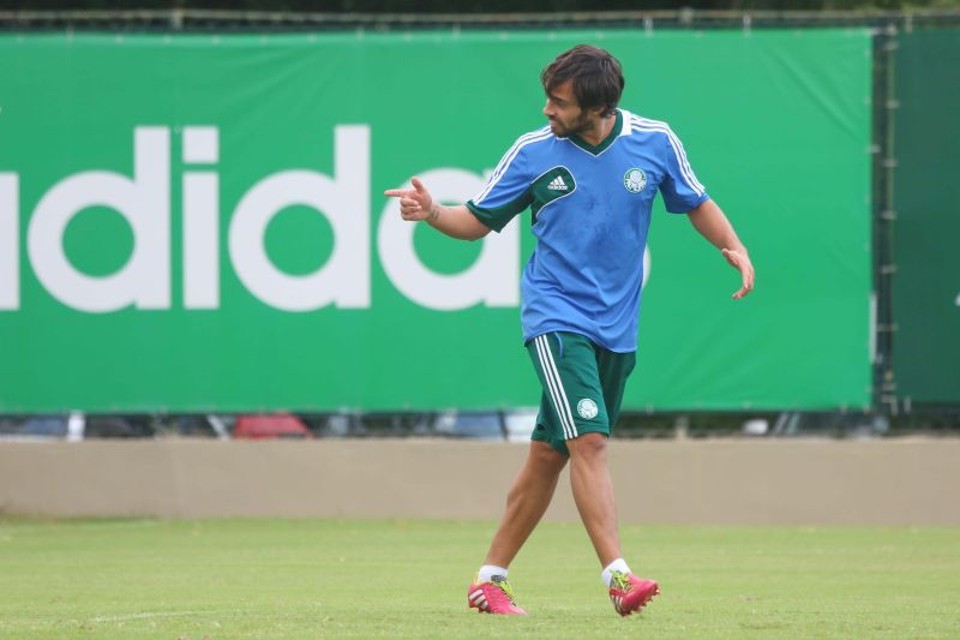 Valdivia vai se apresentar à seleção do Chile para período de treinamentos | Andre Hanni / Brazil Photo Press / Folhapress