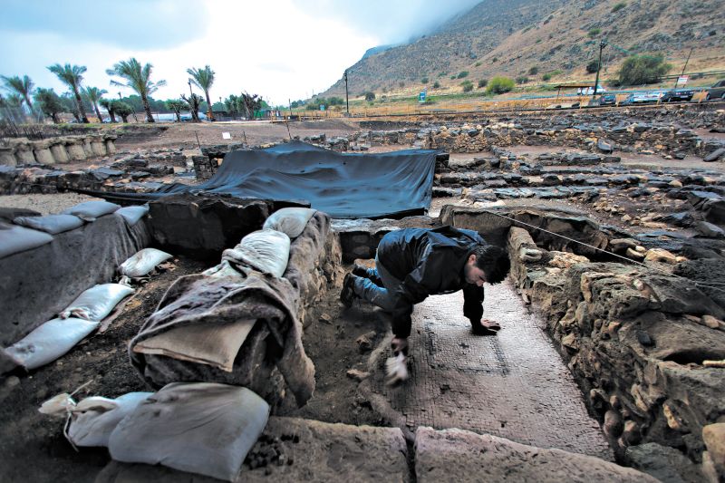 Restos de um antigo porto e de uma sinagoga foram encontrados no local de um futuro hotel na Galileia | Fotos: rina castelnuovo para The New York Times