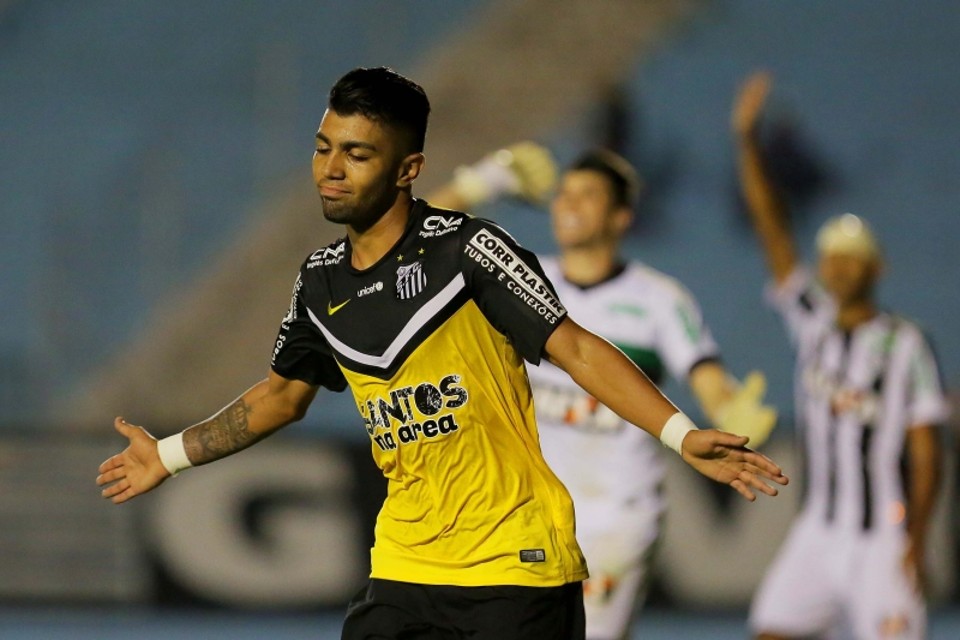 Gabriel marcou o primeiro gol do Santos na vitória sobre o Figueirense em Londrina | Célio Messias / Folhapress