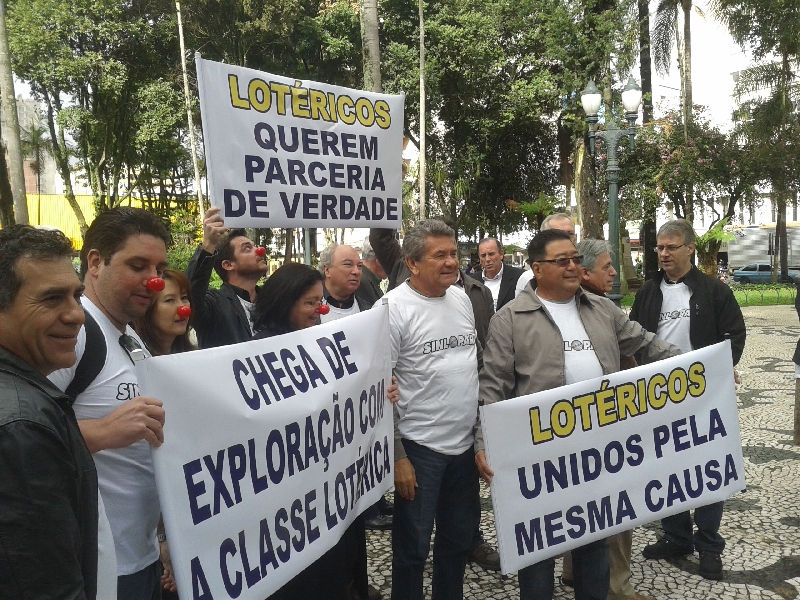 Protesto reuniu empresários no Centro de Curitiba | Divulgação/Sinlopar