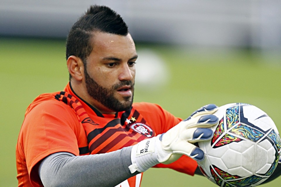 Goleiro Weverton quer folga tranquila durante a Copa antes de o Brasileirão retornar | Albari Rosa / Gazeta do Povo