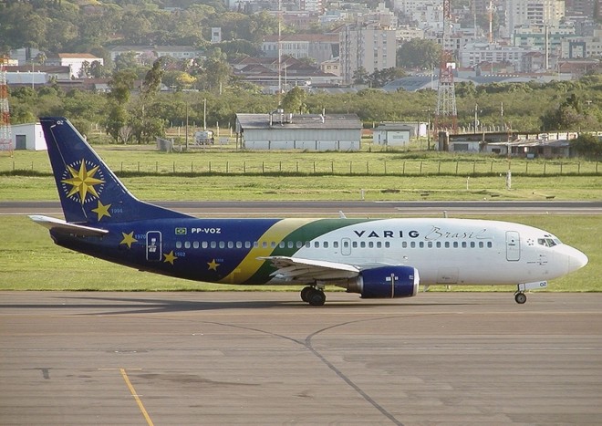 O 737-300 da Varig (PP-VOZ) foi utilizados nas viagens curtas dentro da França na Copa de 1998 |