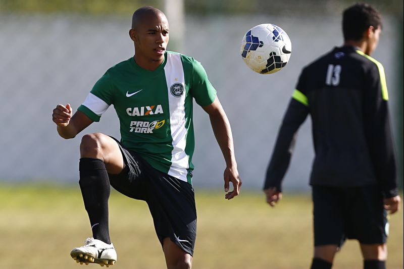 Ex-Maringá, lateral Reginaldo estreia hoje pelo Coritiba | Felipe Rosa/ Tribuna