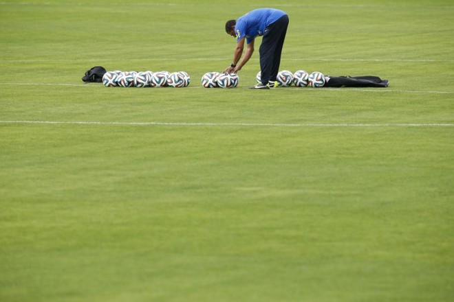 Bolas preparadas para o primeiro treino da seleção brasileira em Teresópolis | 