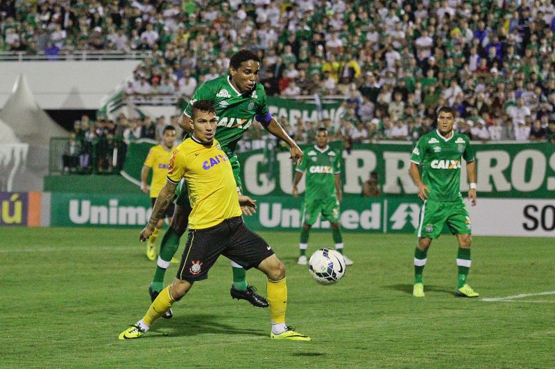 Em jogo com poucas chances, Guerrero garantiu a vitória do Corinthians contra a Chapecoense | Jardel da Costa / Folhapress