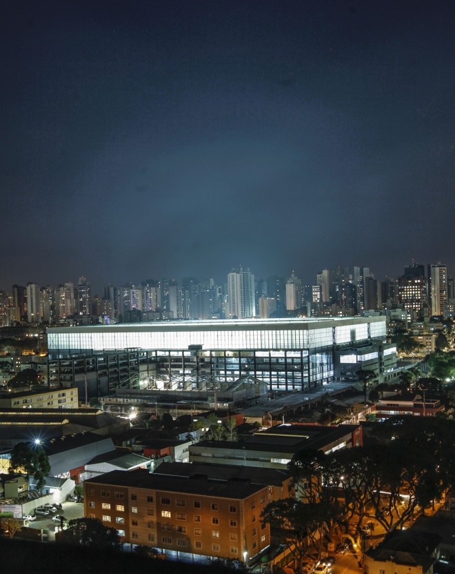 Visão aérea da Arena da Baixada ontem à noite: impasse no jogo-teste |