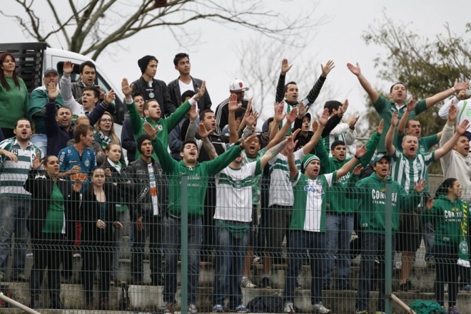 Com liberação de torcida pelo Ministério Público, coxas-brancas também foram ao estádio | 