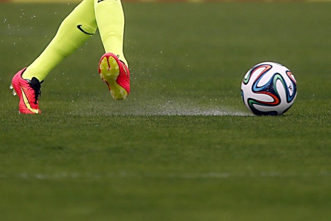 Primeiro treino com bola da seleção foi com campo molhado na Granja Comary | 