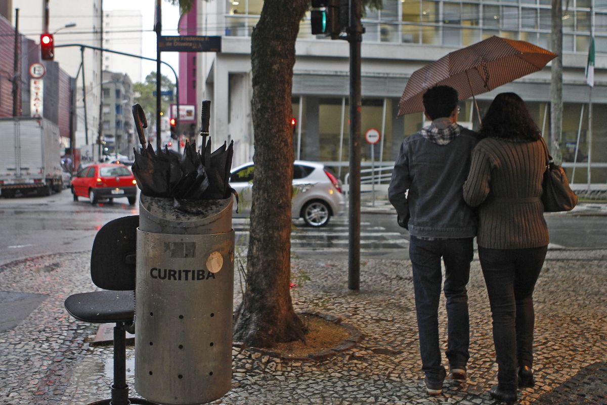 A previsão do Simepar é de chuva entre quinta e sexta-feira em todo o estado | Jonathan Campos / Gazeta do Povo
