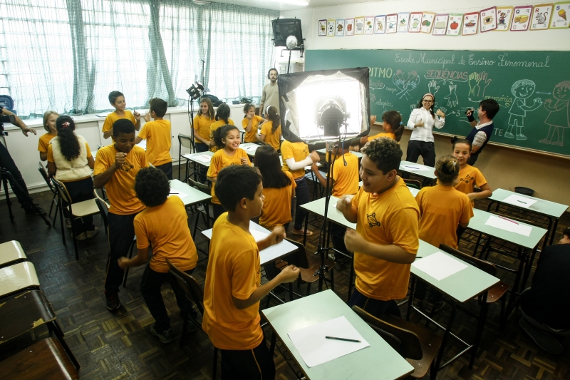 Crianças de escola municipal do Pilarzinho fazem jogos para gravação de DVD | Andre Rodrigues/GP