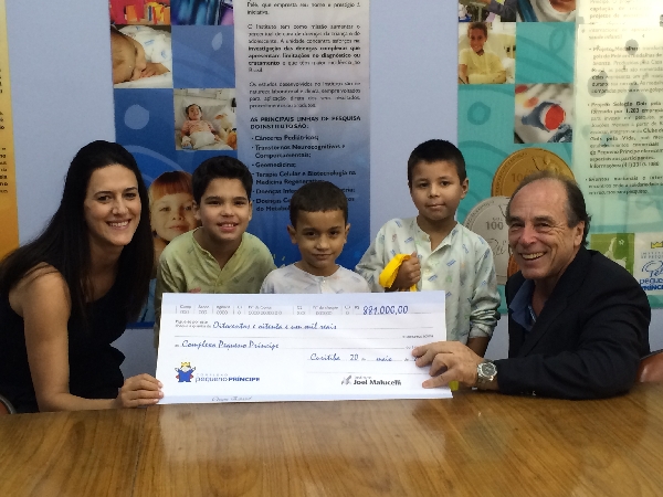 A diretora do Instituto Joel Malucelli, Mariana Malucelli Sperandio, entregou um cheque simbólico de R$ 881 mil ao diretor corporativo do Complexo Pequeno Príncipe, José Álvaro Carneiro. O valor foi doado via Lei Rouanet para os vários projetos do hospital infantil de Curitiba | Divulgação