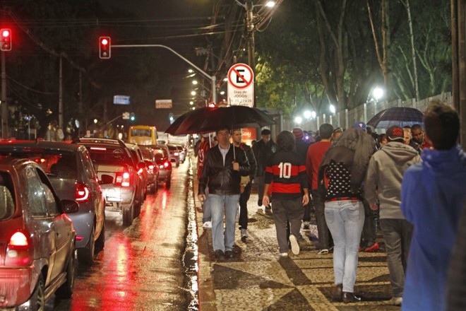 Fila na Avenida Getúlio Vargas foi parar na Praça Afonso Botelho | 