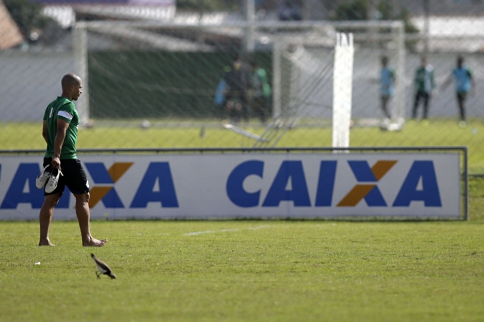 Coritiba renova com Caixa Econômica Federal pelo mesmo valor Coxa vai receber R$ 6 milhões da Caixa pelo patrocínio na camisa e no calção | Felipe Rosa / Tribuna do Paraná