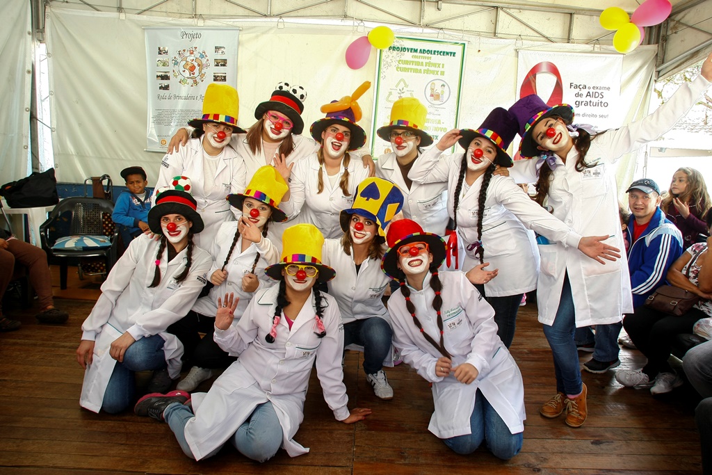 Os 20 alunos do projeto são divididos entre os grupos Alegria e Gargalhada. | André Rodrigues / Gazeta do Povo