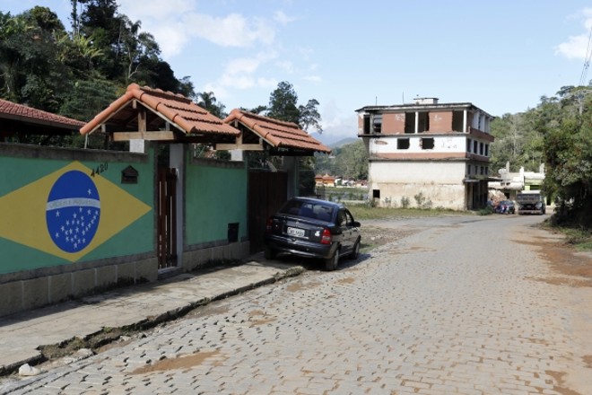 Mesmo aguardando a reconstrução de boa parte da cidade, Teresópolis se enfeitou como pôde para saudar a seleção | 