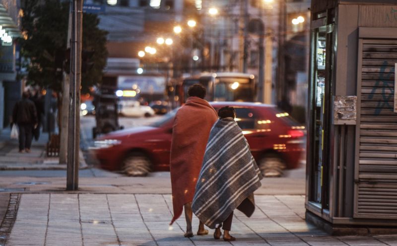 Moradores de rua são as principais vítimas do frio | Daniel Castellano/ Gazeta do Povo