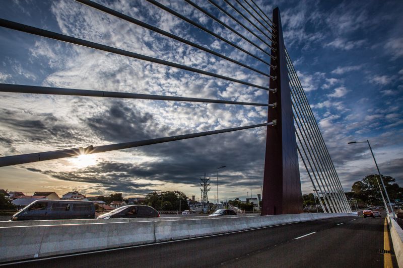 Viaduto estaiado fez custo das intervenções na Avenida das Torres pular para R$ 156,5 milhões | Brunno Covello / Gazeta do Povo