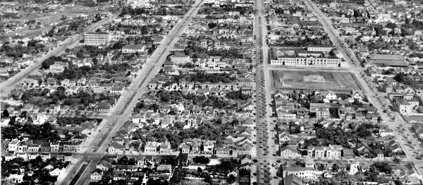 Vista aérea de parte dos bairros Água Verde e Batel em 1940. Essa região, na atualidade, estará dentro da zona de exclusão durante a Copa | Acervo Cid Destefani