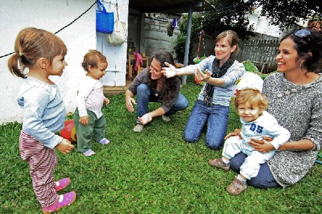 Mães de Curitiba criaram cooperativa para cuidar dos próprios filhos |