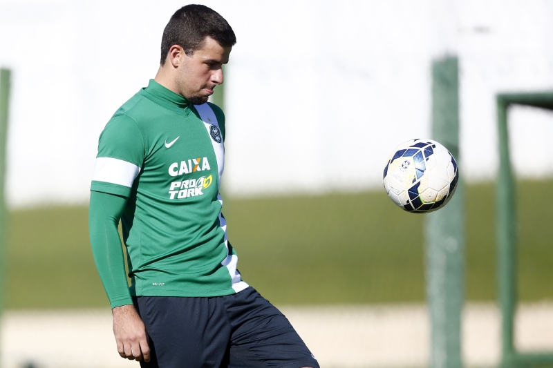 Problemas burocráticos atrapalham negociação com André Lima, que treina no CT da Graciosa | Felipe Rosa / Tribuna do Paraná
