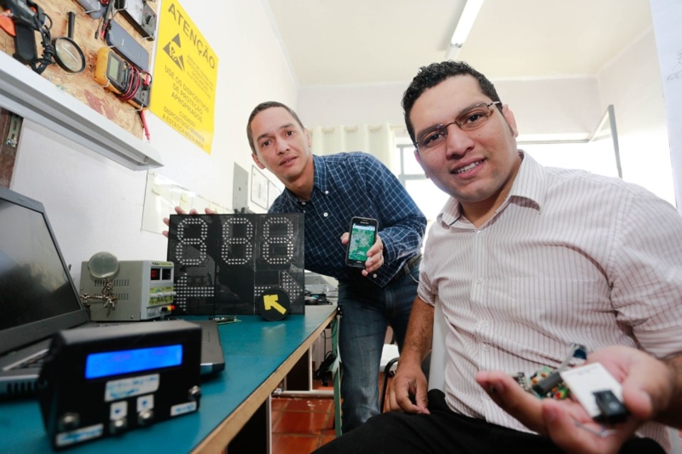 Maurício e Hamilton Sena, da Mobhis: empresa aguarda resultado de edital para concluir o sistema de sensor de estacionamento público | Cesar Machado/Agrostock