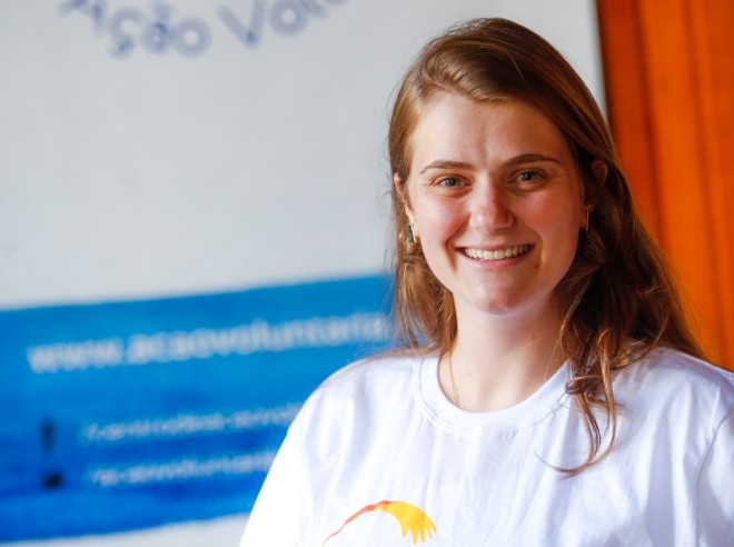 A voluntária: A jornalista Aline Vonsovicz, que hoje atua na gestão de comunicação do Centro de Ação Voluntária (CAV), diz que faz trabalho voluntário desde antes de saber o que a expressão significava. Em 2011, uma tragédia fez com que ela e a família se tornassem ainda mais engajados.