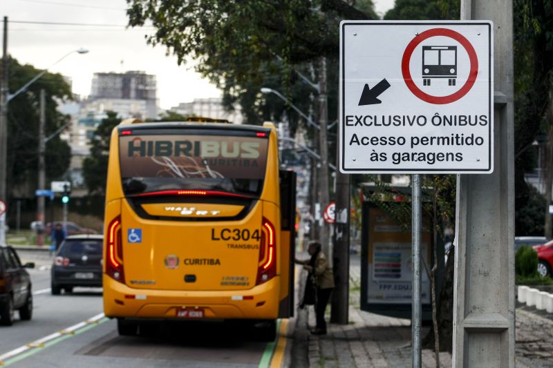 Faixa exclusiva para ônibus terá 2.500 metros e começa a funcionar em junho | André Rodrigues / Agência de Notícias Gazeta do Povo