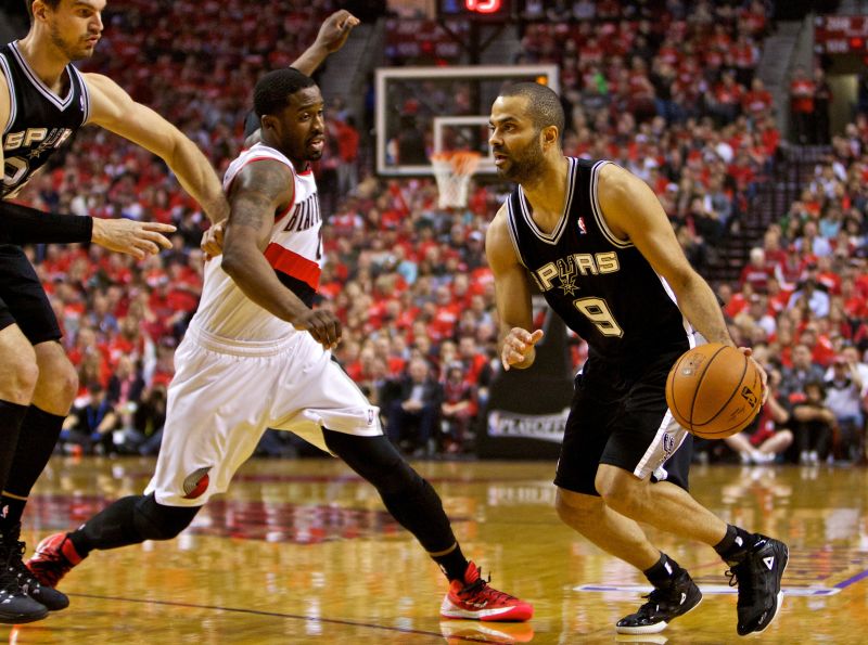 Tony Parker (à direita) anotou 29 pontos e foi o cestinha da partida | Craig Mitchelldyer/USA Today Sports