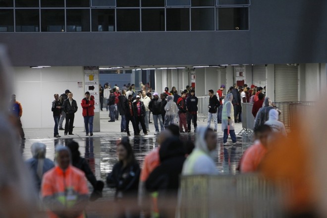Os torcedores que foram entrando na Arena tinham vários portões para acessar a parte interna | 