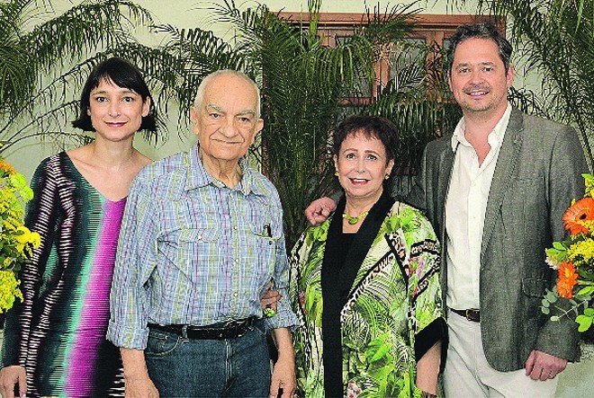 Alex e Anna Emília Beltrão com os filhos, Sandra e Eduardo Beltrão |