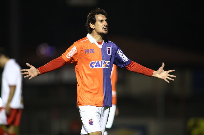 Gabriel Barcos, que substituiu Giancarlo, reclama de lance desperdiçado | Giuliano Gomes / Gazeta do Povo