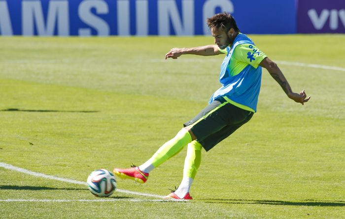 Neymar no treino de finalizações nesta sexta-feira | Hugo Harada / Gazeta do Povo