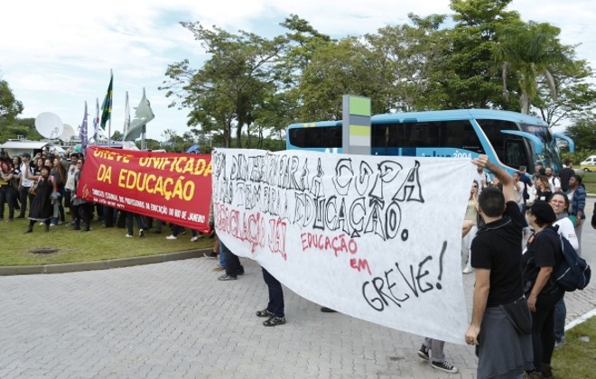 Professores pedem melhores salários | 
