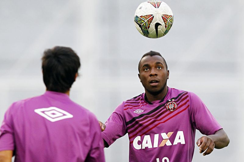 São Paulo considerou caro o zagueiro Manoel | Albari Rosa / Gazeta do Povo