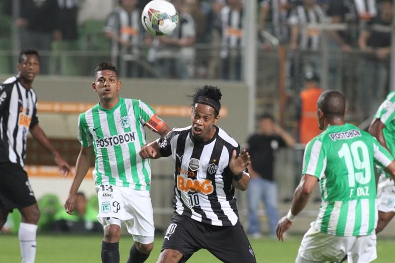 Atlético-MG, de Ronaldinho Gaúcho, acabou eliminado em casa diante do xará colombiano | EFE