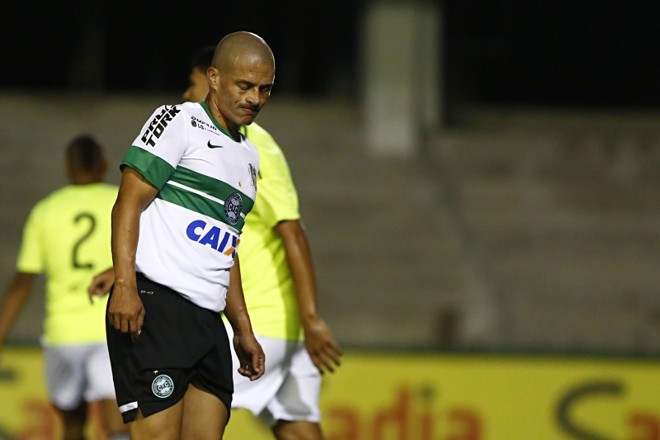 Alex estreou neste Brasileirão, mas não conseguiu ajudar o Coxa a vencer | 
