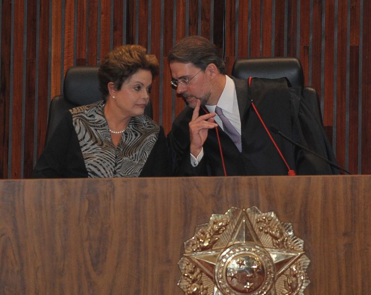 Dias Toffoli ao lado da presidente Dilma Rousseff durante cerimônia de posse | José Cruz/ABr